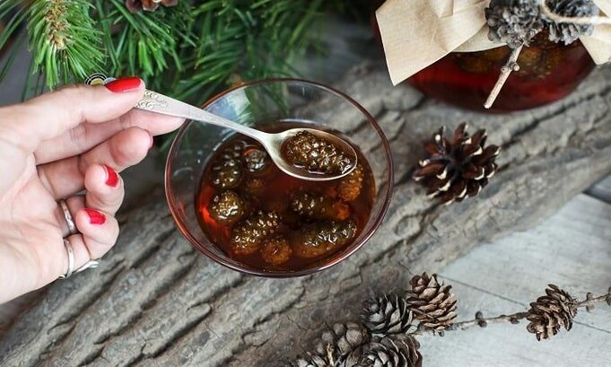 Tincture is provided on the basis of pine buds